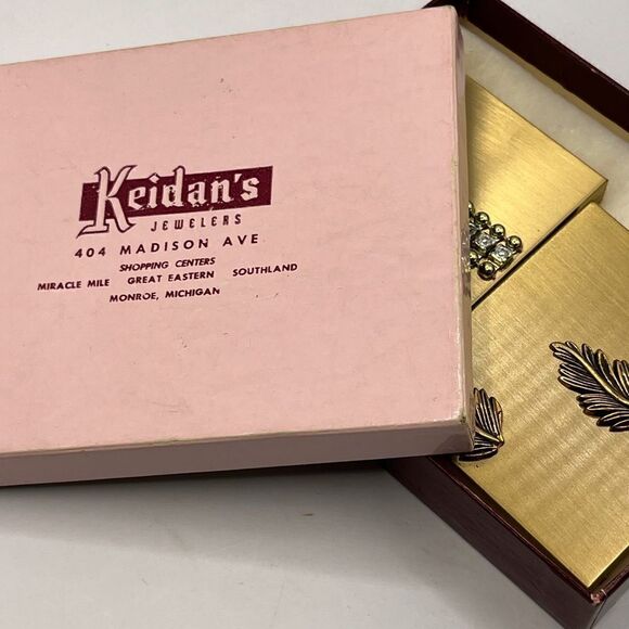 Lot of two 5th Avenue 1950’s compacts - Picture 6 of 9